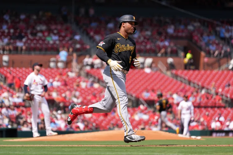 Valdez, Triolo homer in Pirates' 5-4 win